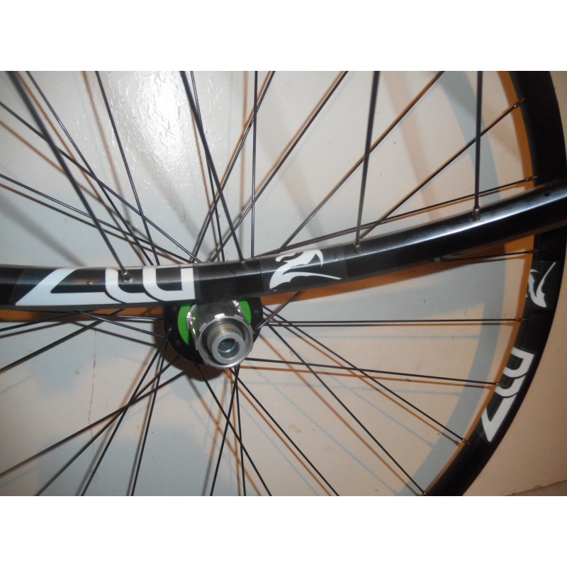 Roue avant alu vélo 24 pouces (axe à écrous