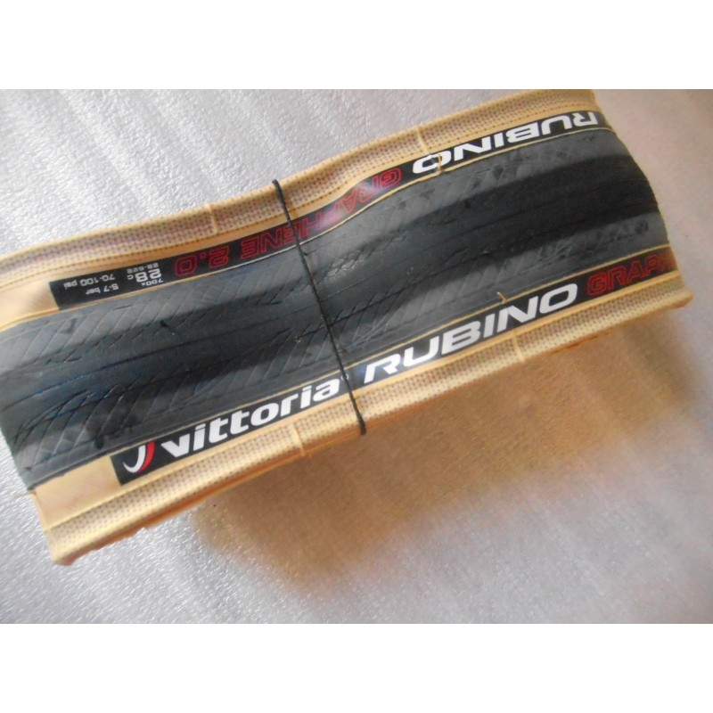 Pneu Vittoria GRAPHENE '' Rubino Pro Graphène 2.0 '' tringle souple noir 23