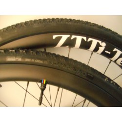 Roues Hope avec Pneus cyclo-cross tubeless / Jantes Carbone