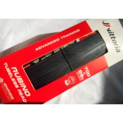 Nouveau Pneu Vittoria '' Rubino '' 28 Tubeless Ready 345 gr