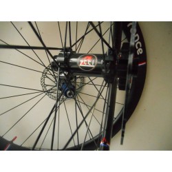 H 50mm Roues ZTTi Carbone à PNEUS Tubeless avec les 2 Disques